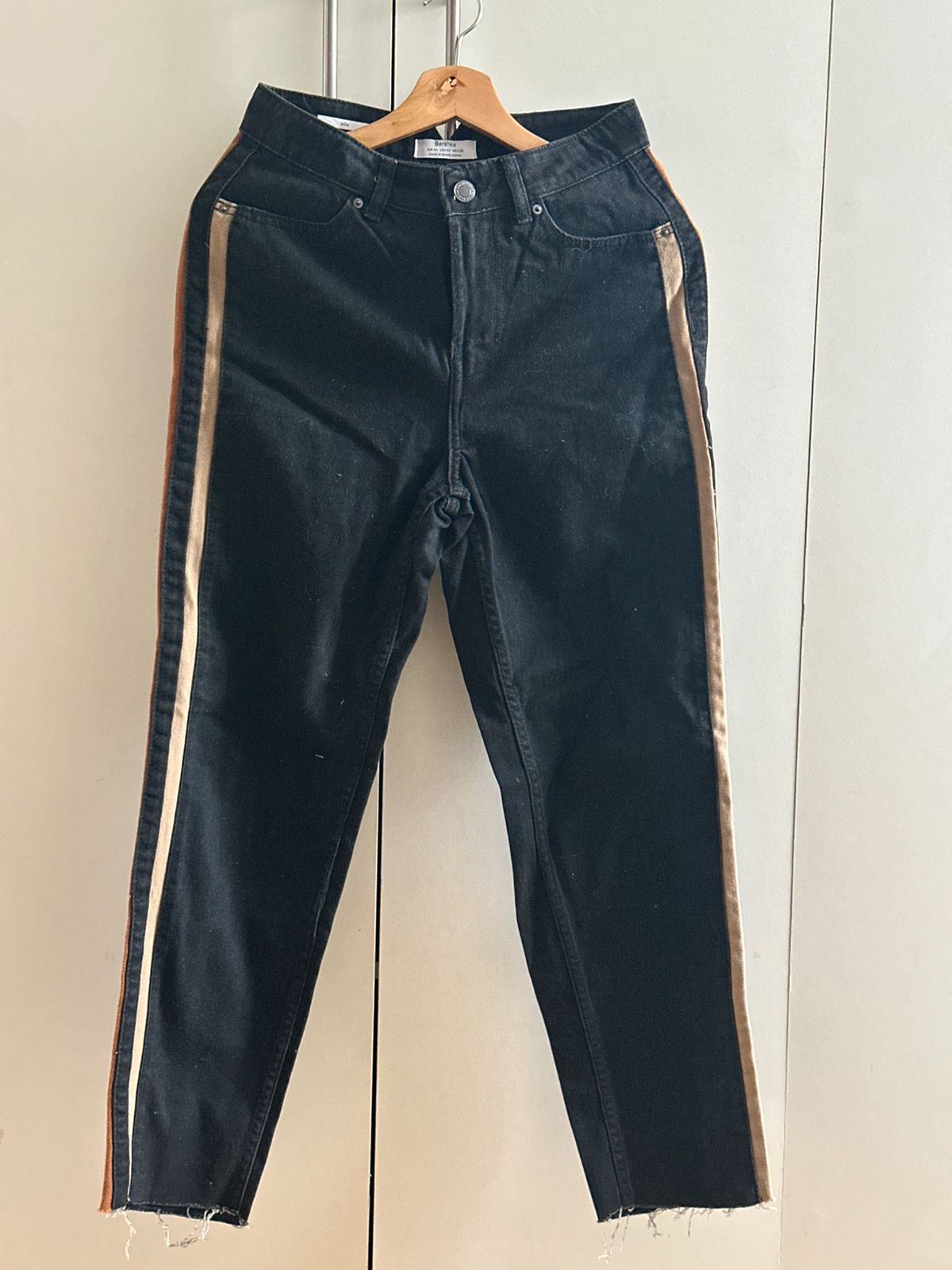 Pantalones negros rayas cafés