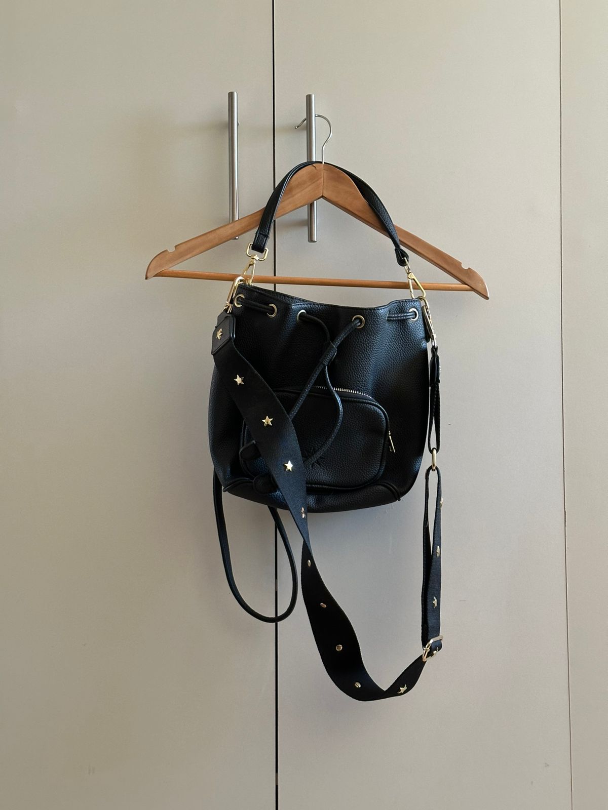 Bolso negro strap