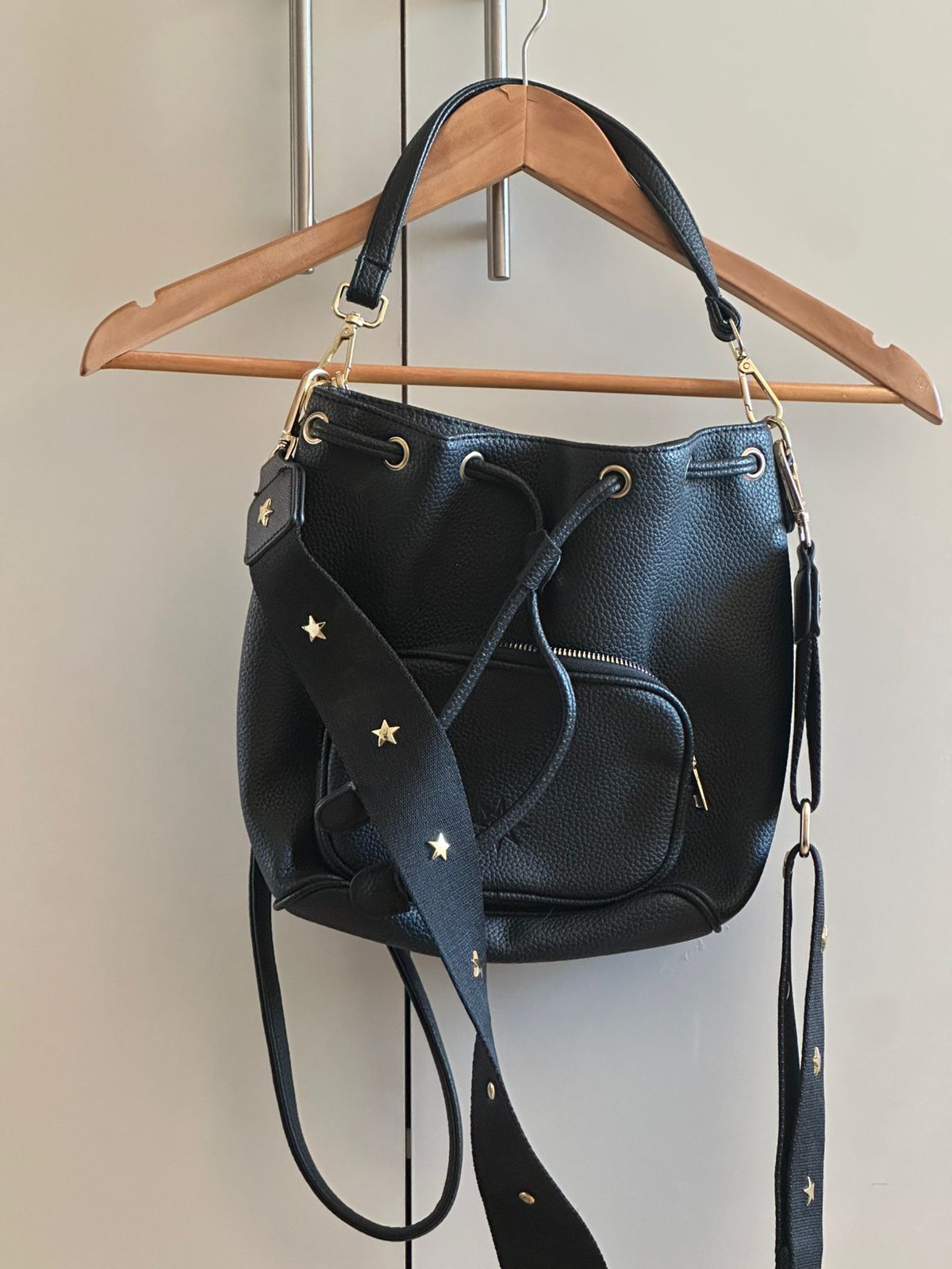 Bolso negro strap